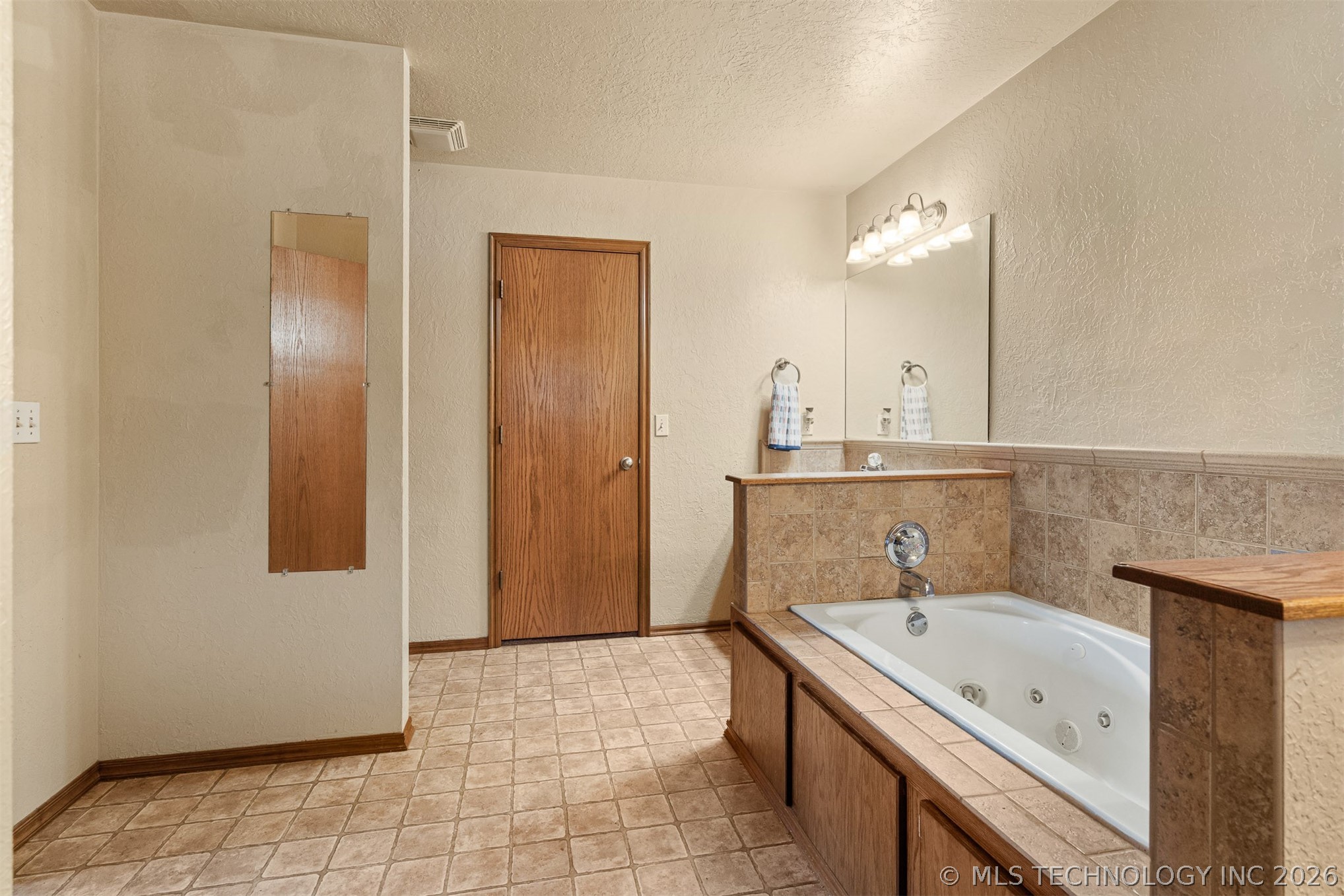 1401 E Allen Property Photo 25