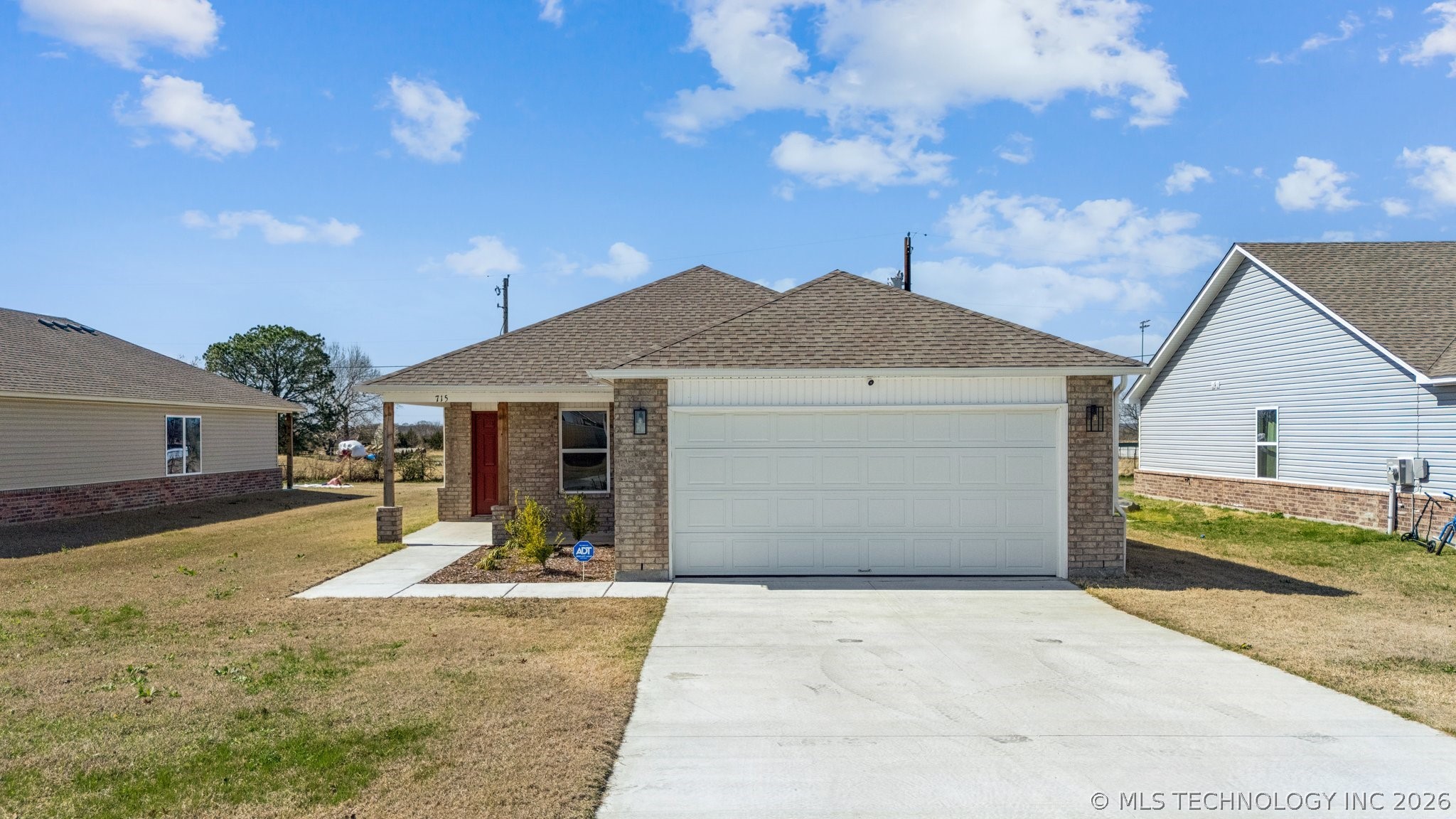 715 N Dogwood Avenue Property Photo 1