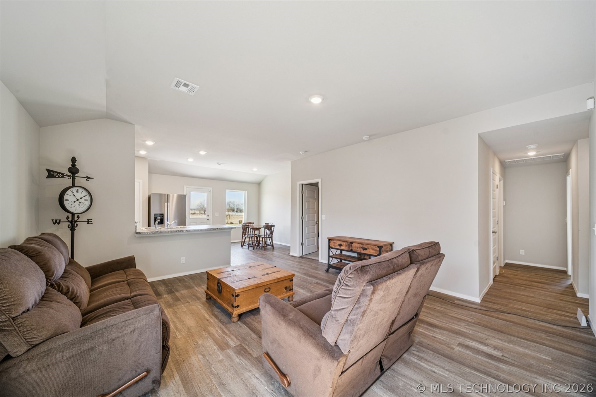 715 N Dogwood Avenue Property Photo 3