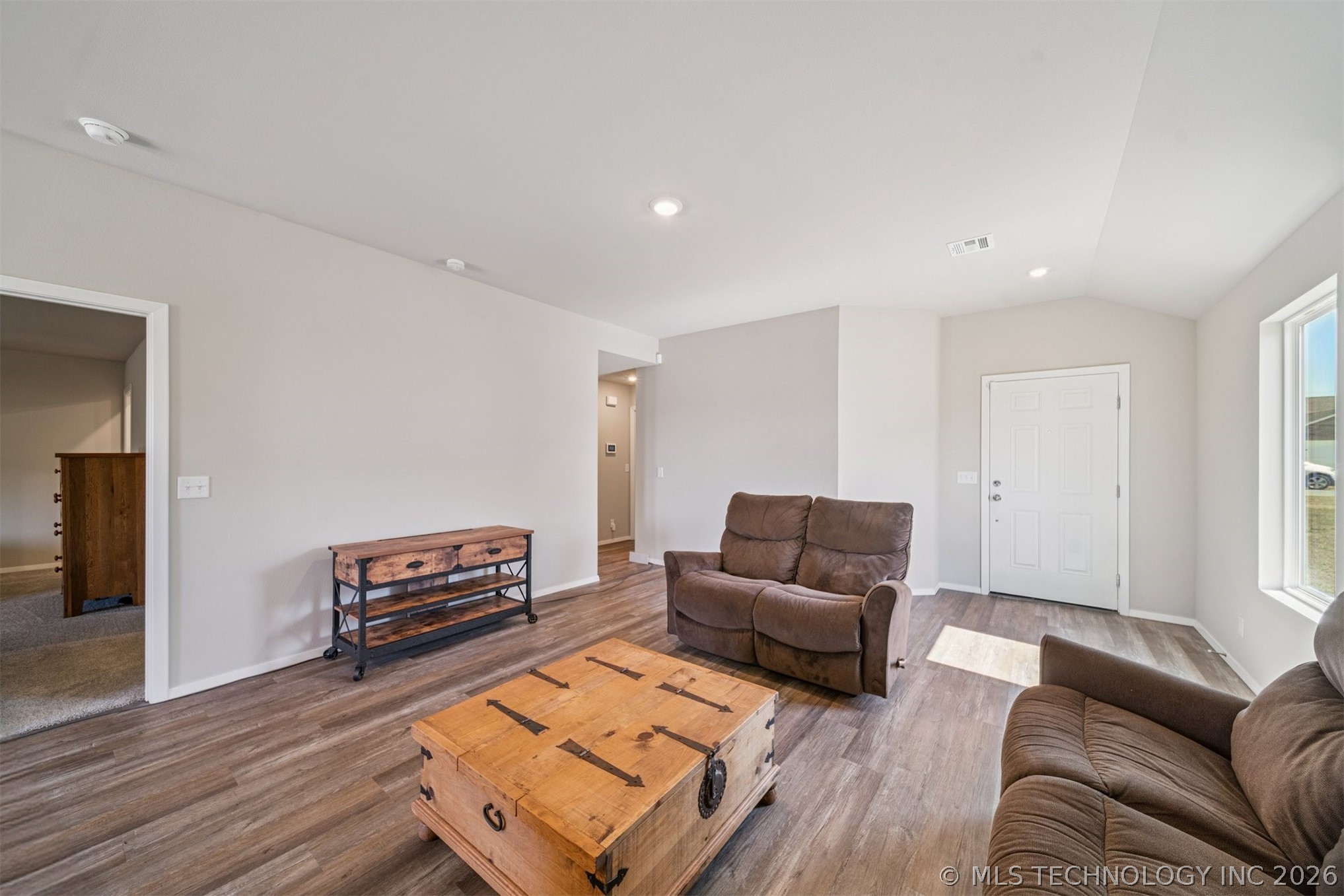 715 N Dogwood Avenue Property Photo 5