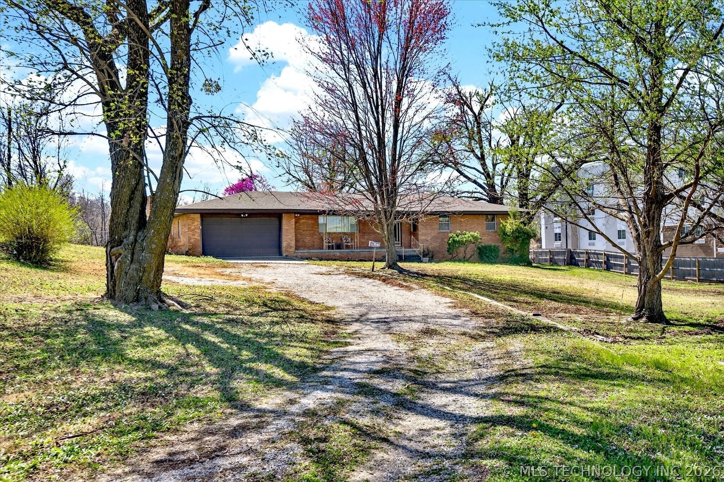 3939 Lakeview Drive Property Photo 1