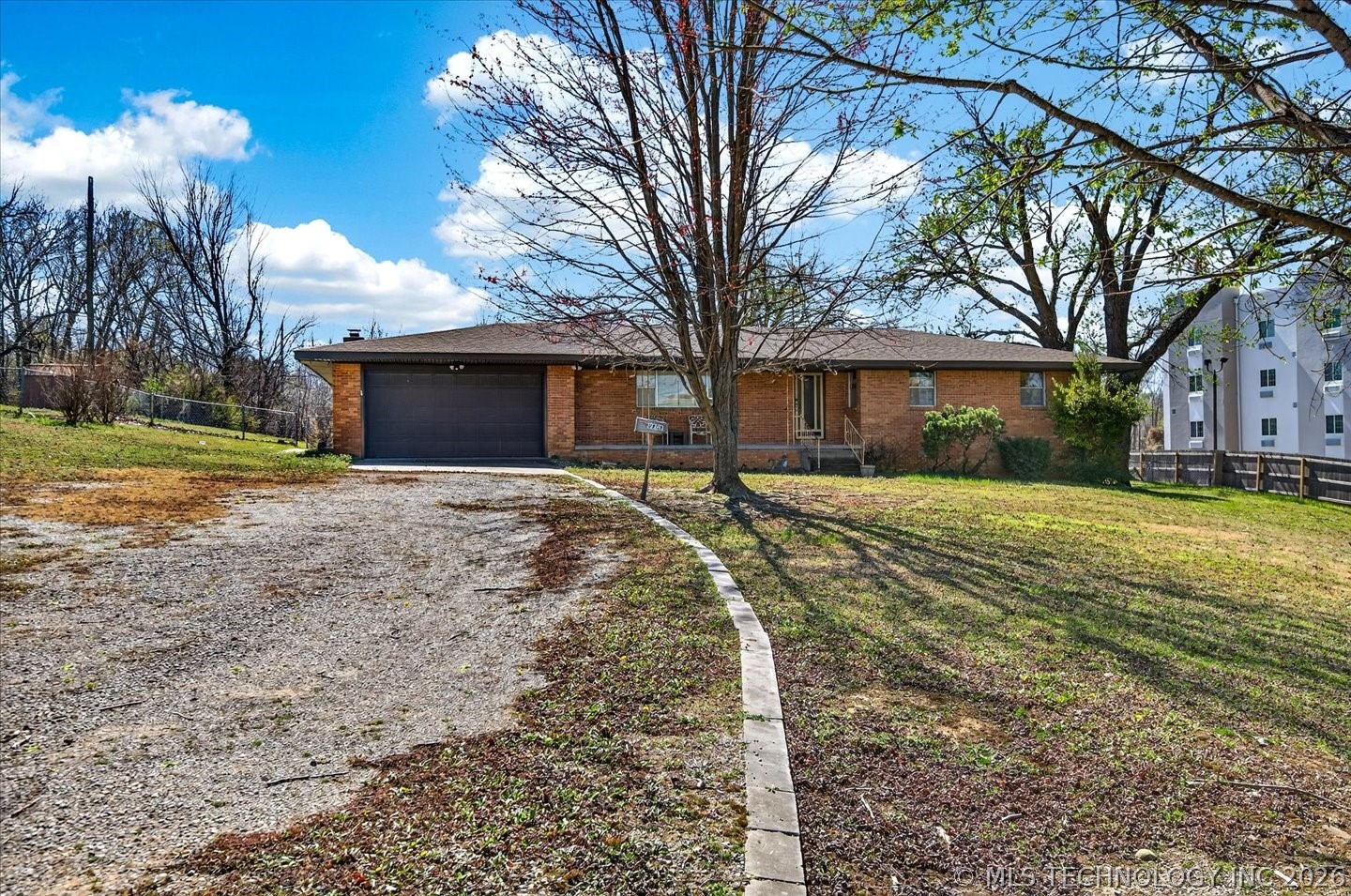 3939 Lakeview Drive Property Photo 2