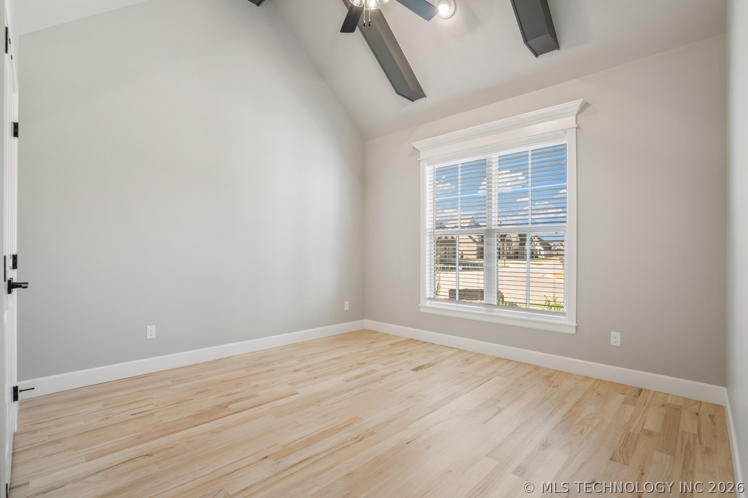 6705 S Fir Avenue Property Photo 4