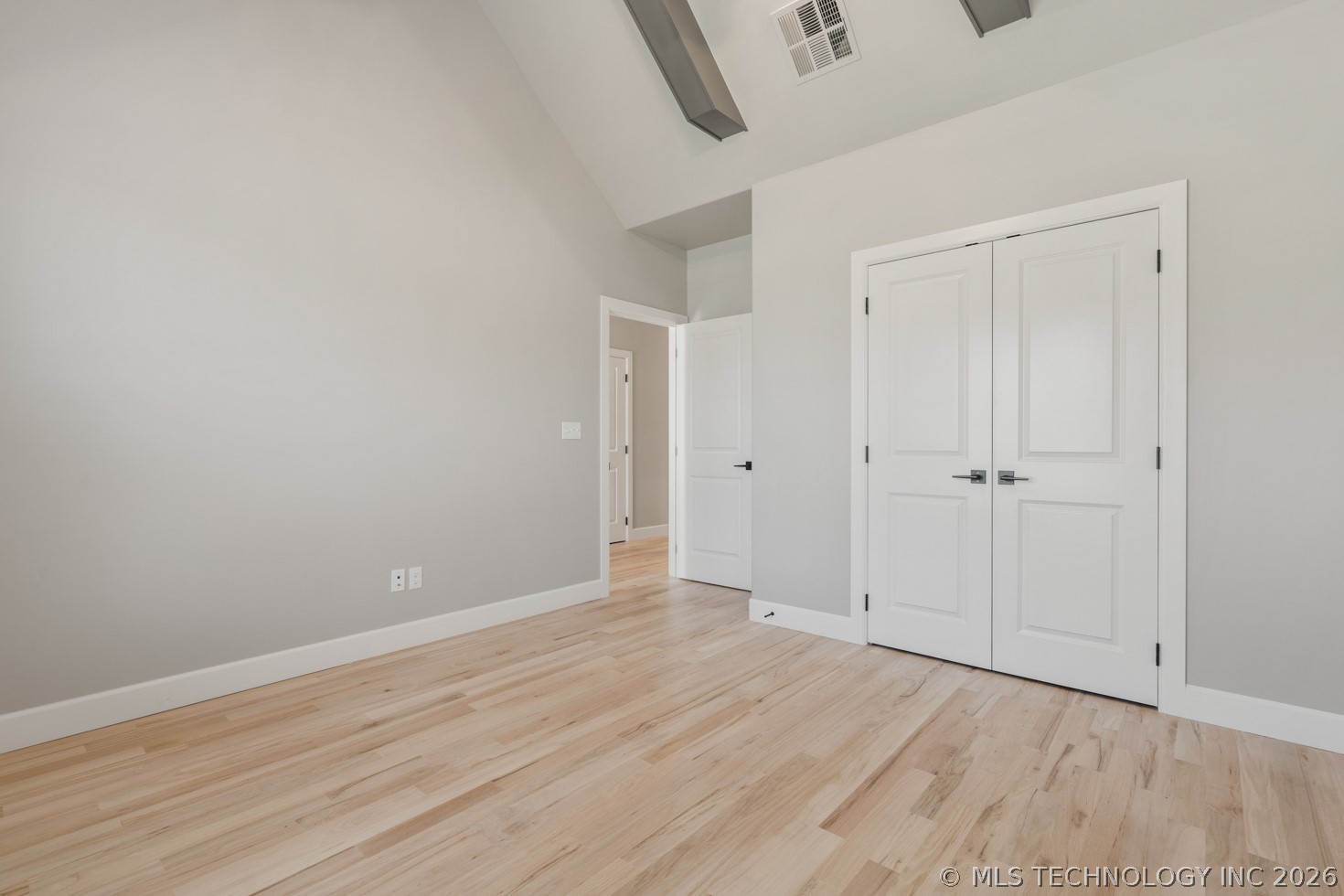 6705 S Fir Avenue Property Photo 5