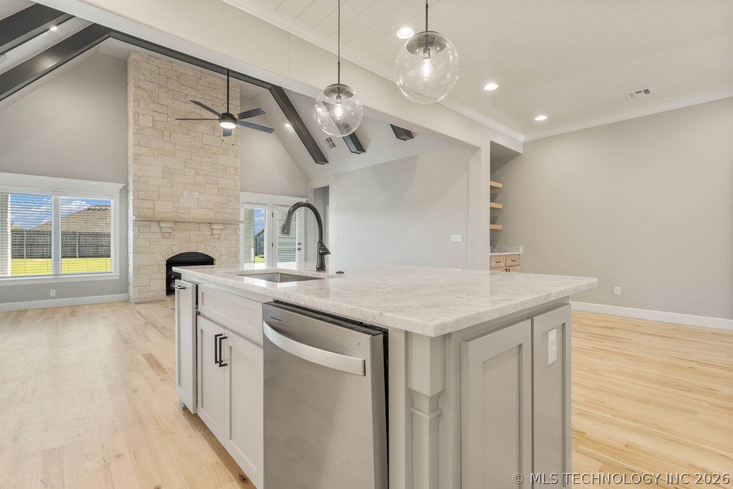 6705 S Fir Avenue Property Photo 10