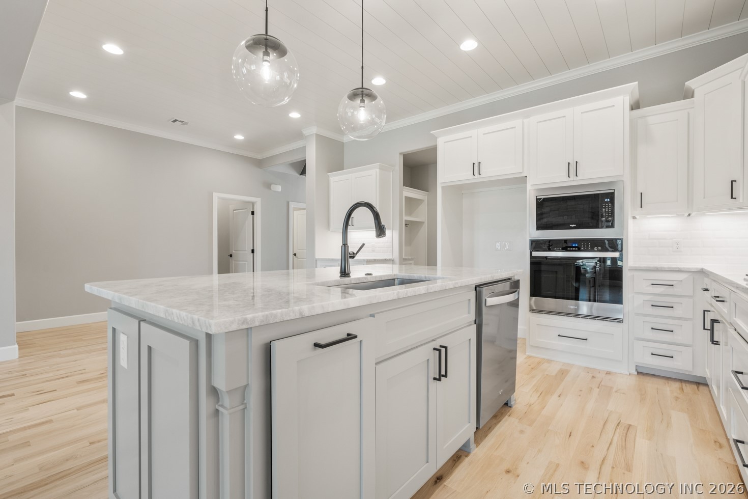 6705 S Fir Avenue Property Photo 12