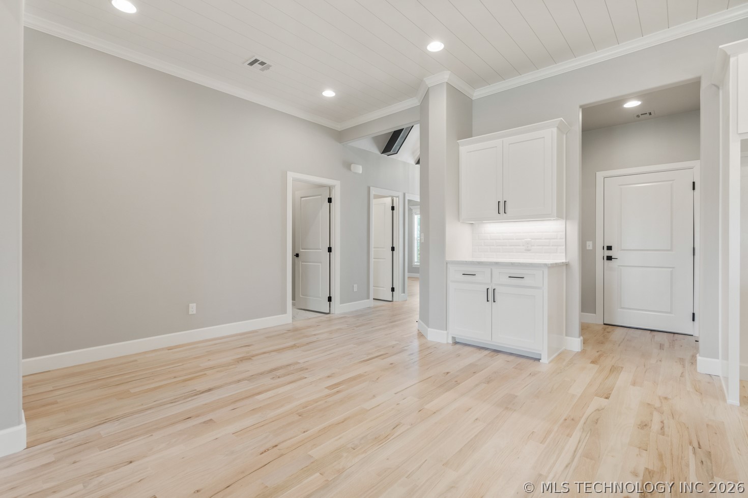6705 S Fir Avenue Property Photo 13