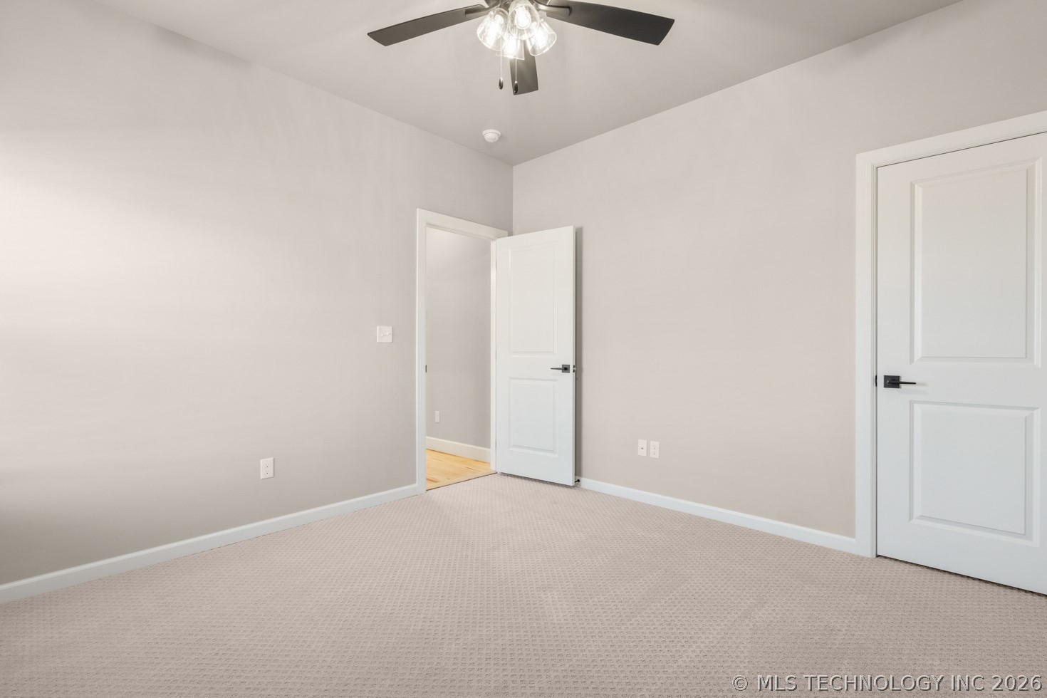 6705 S Fir Avenue Property Photo 33