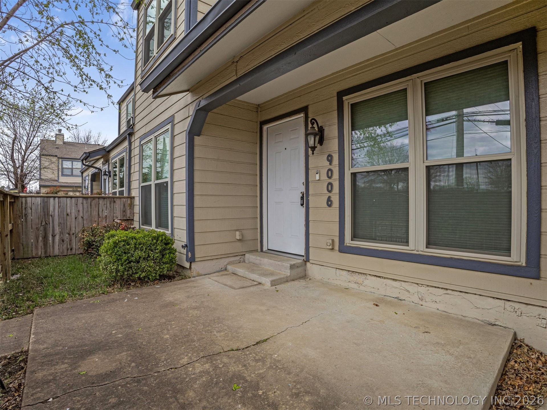 9006 E 60th Place Property Photo 3