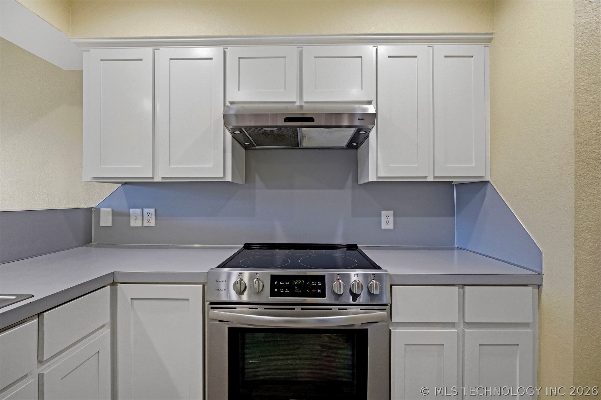 9006 E 60th Place Property Photo 15