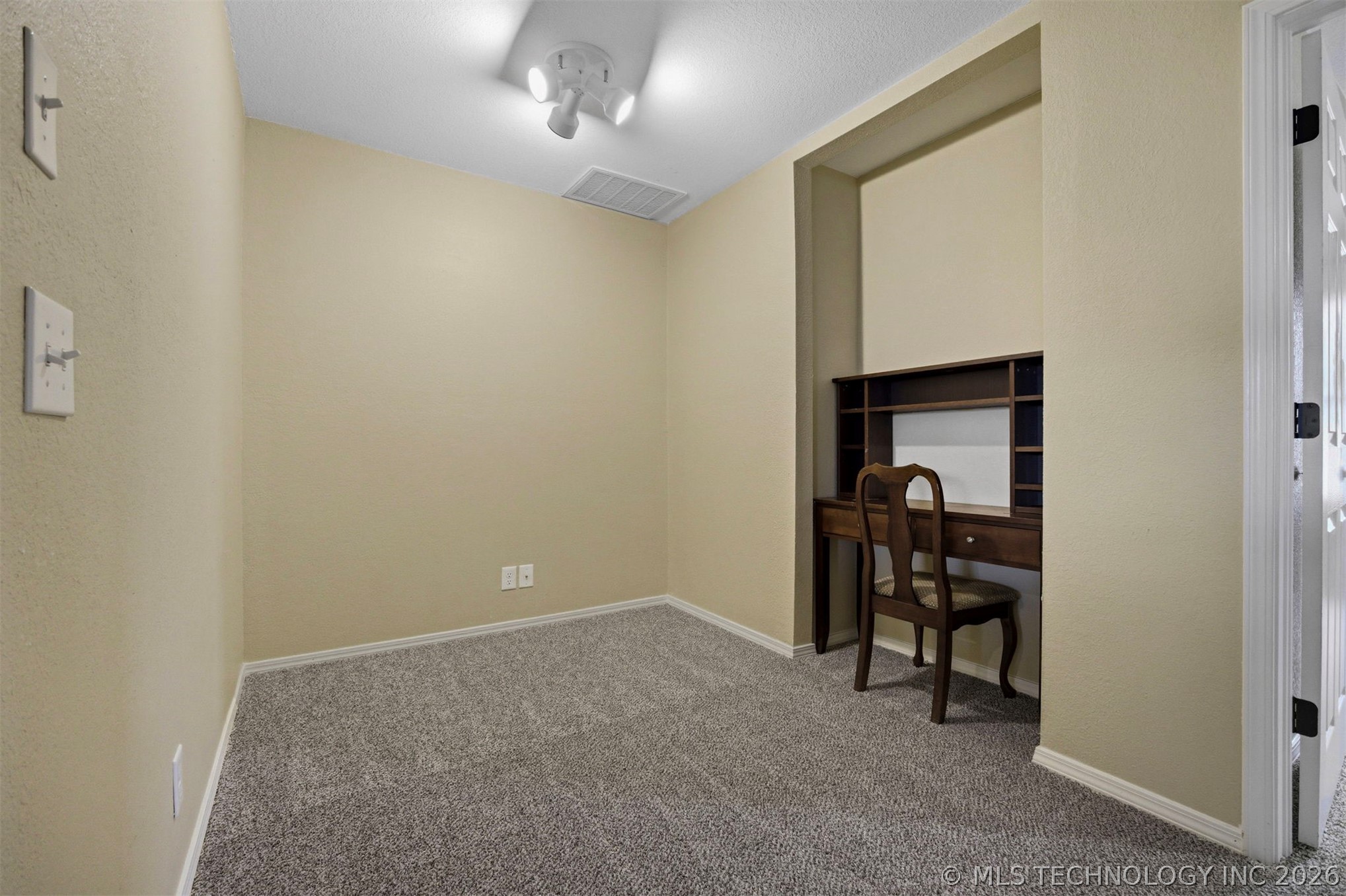 9006 E 60th Place Property Photo 19
