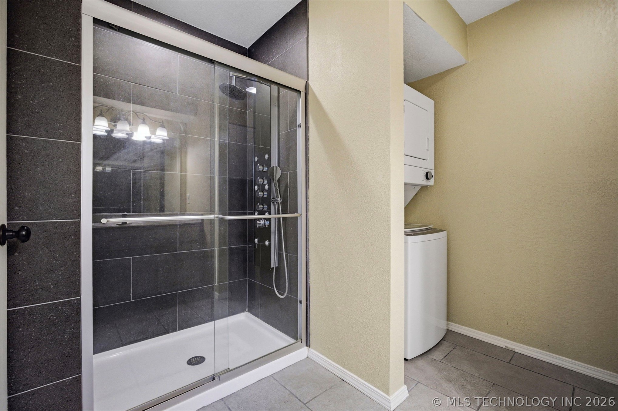 9006 E 60th Place Property Photo 24