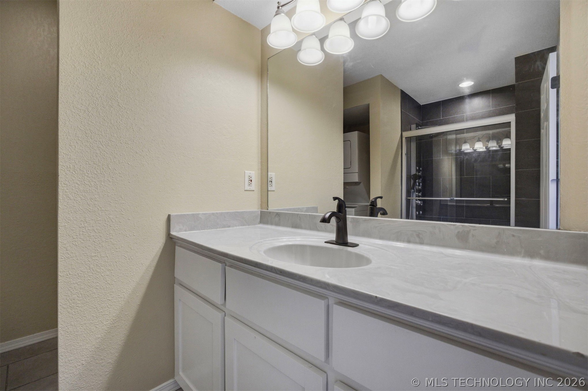 9006 E 60th Place Property Photo 26