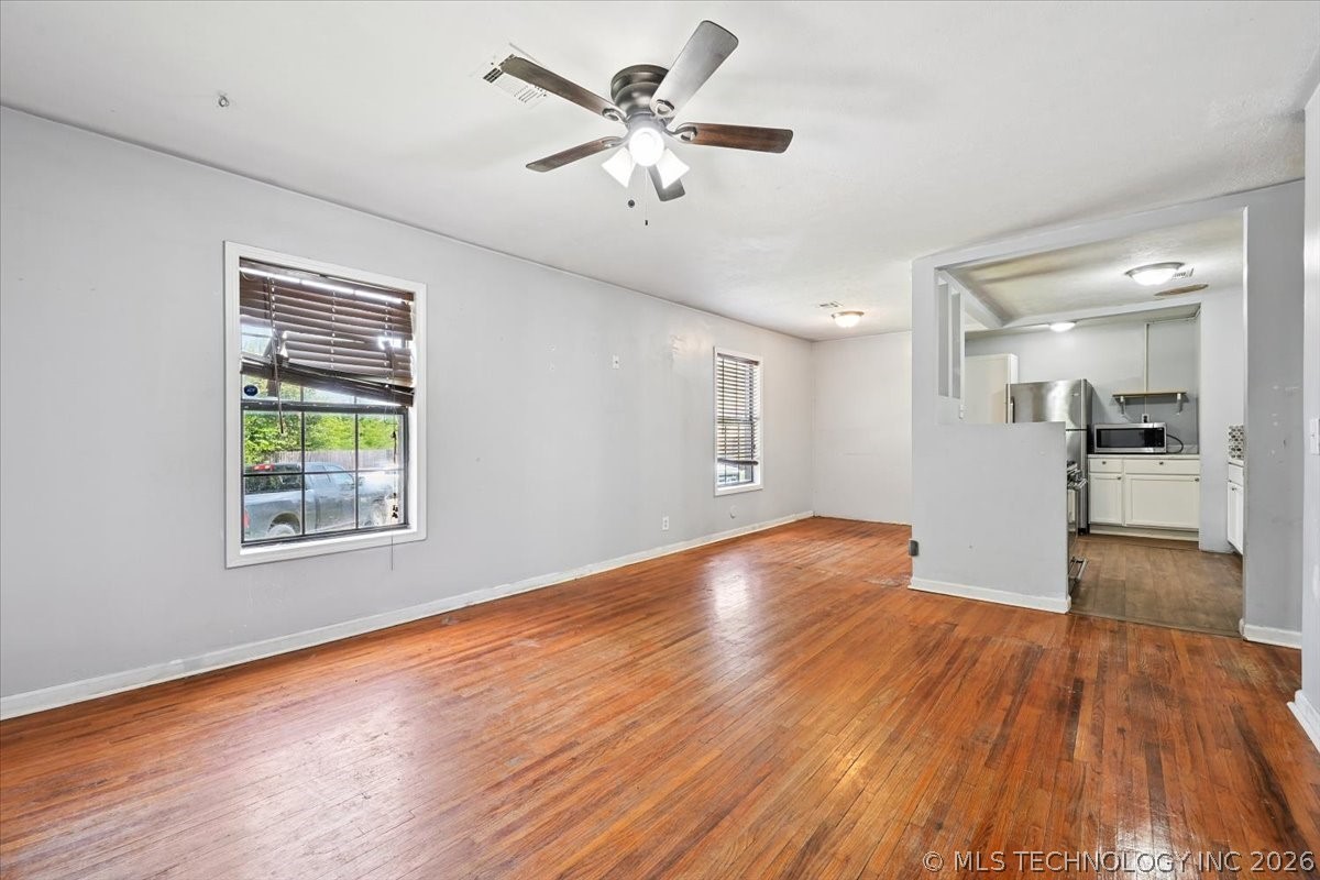 2420 N Oxford Avenue Property Photo 3