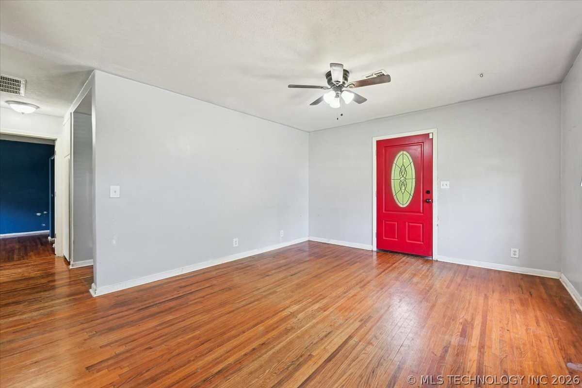 2420 N Oxford Avenue Property Photo 5