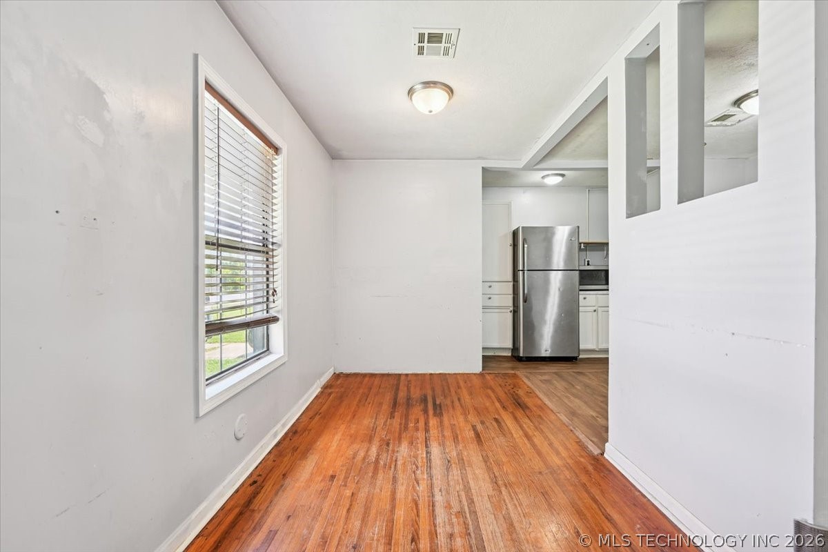 2420 N Oxford Avenue Property Photo 6
