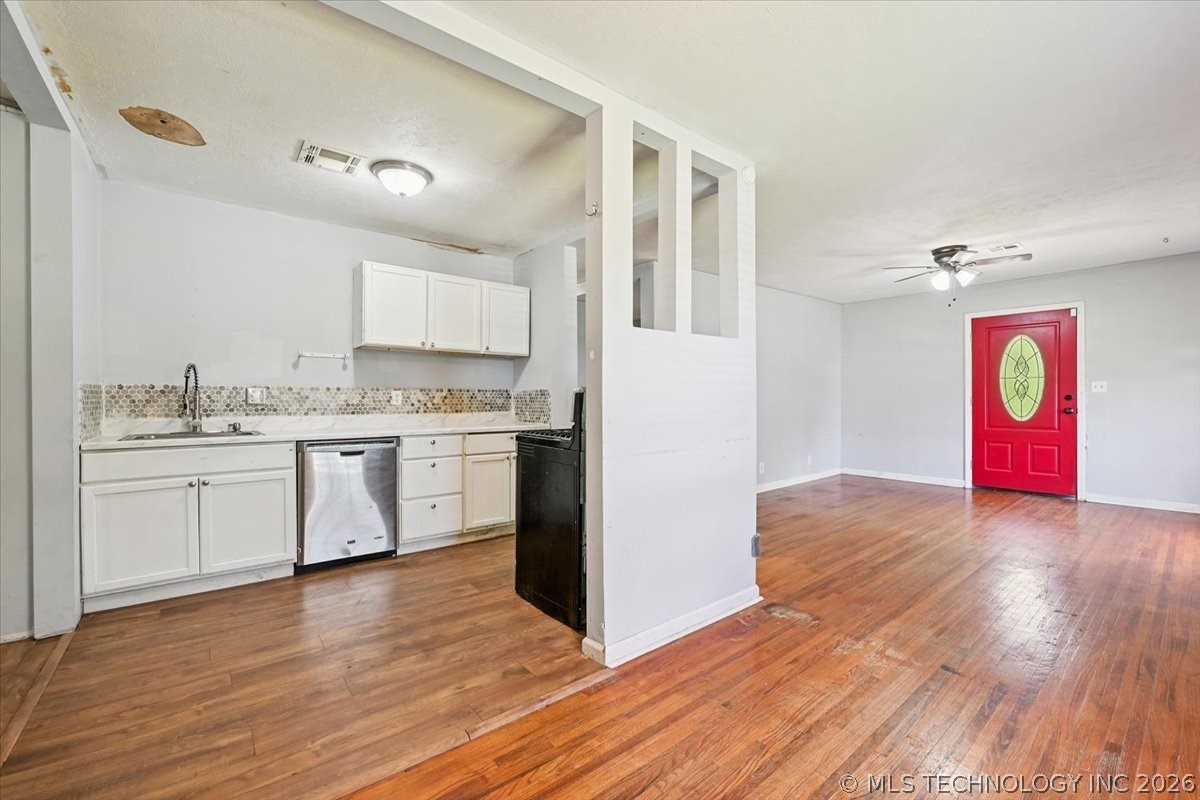 2420 N Oxford Avenue Property Photo 7