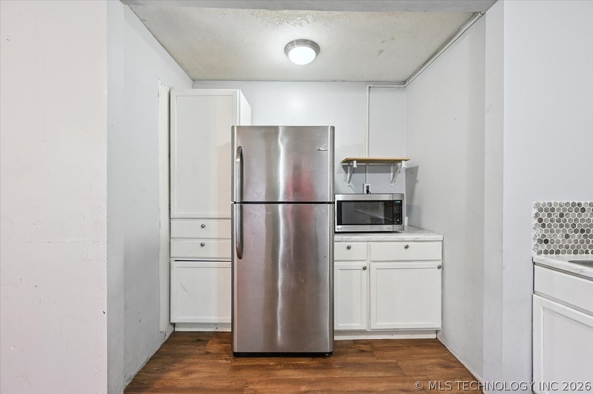 2420 N Oxford Avenue Property Photo 11