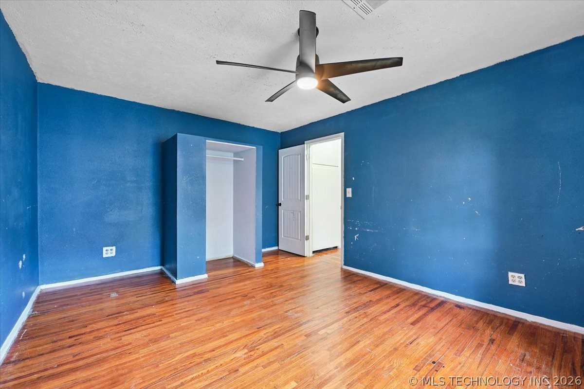 2420 N Oxford Avenue Property Photo 13