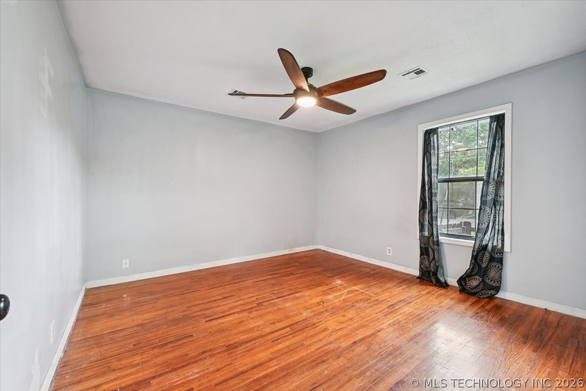 2420 N Oxford Avenue Property Photo 17