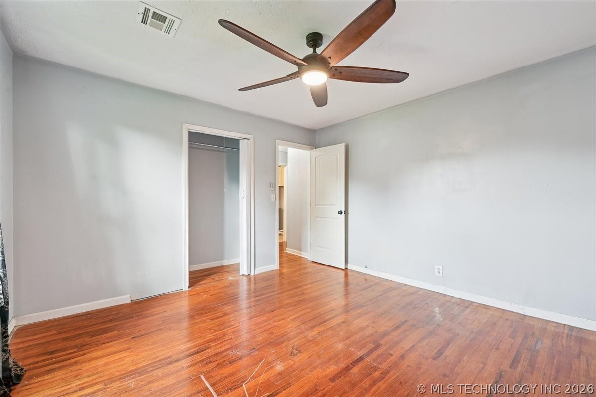 2420 N Oxford Avenue Property Photo 18