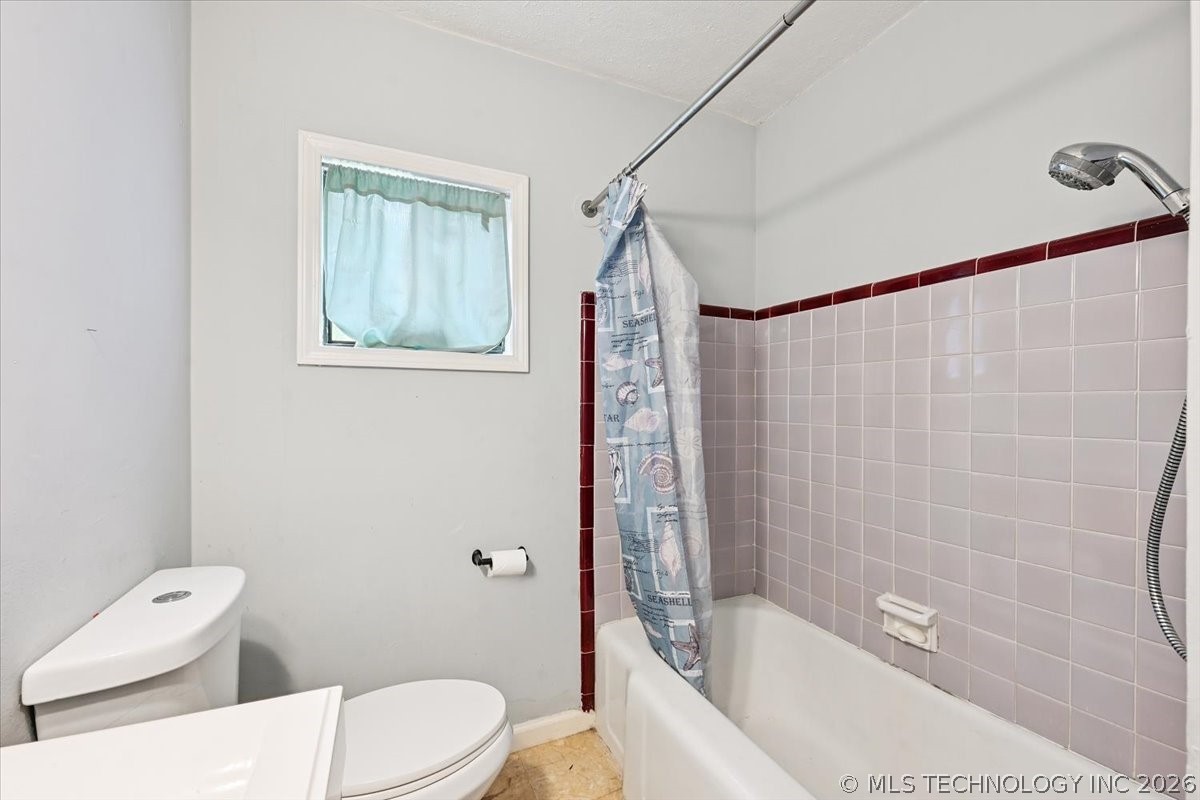 2420 N Oxford Avenue Property Photo 21
