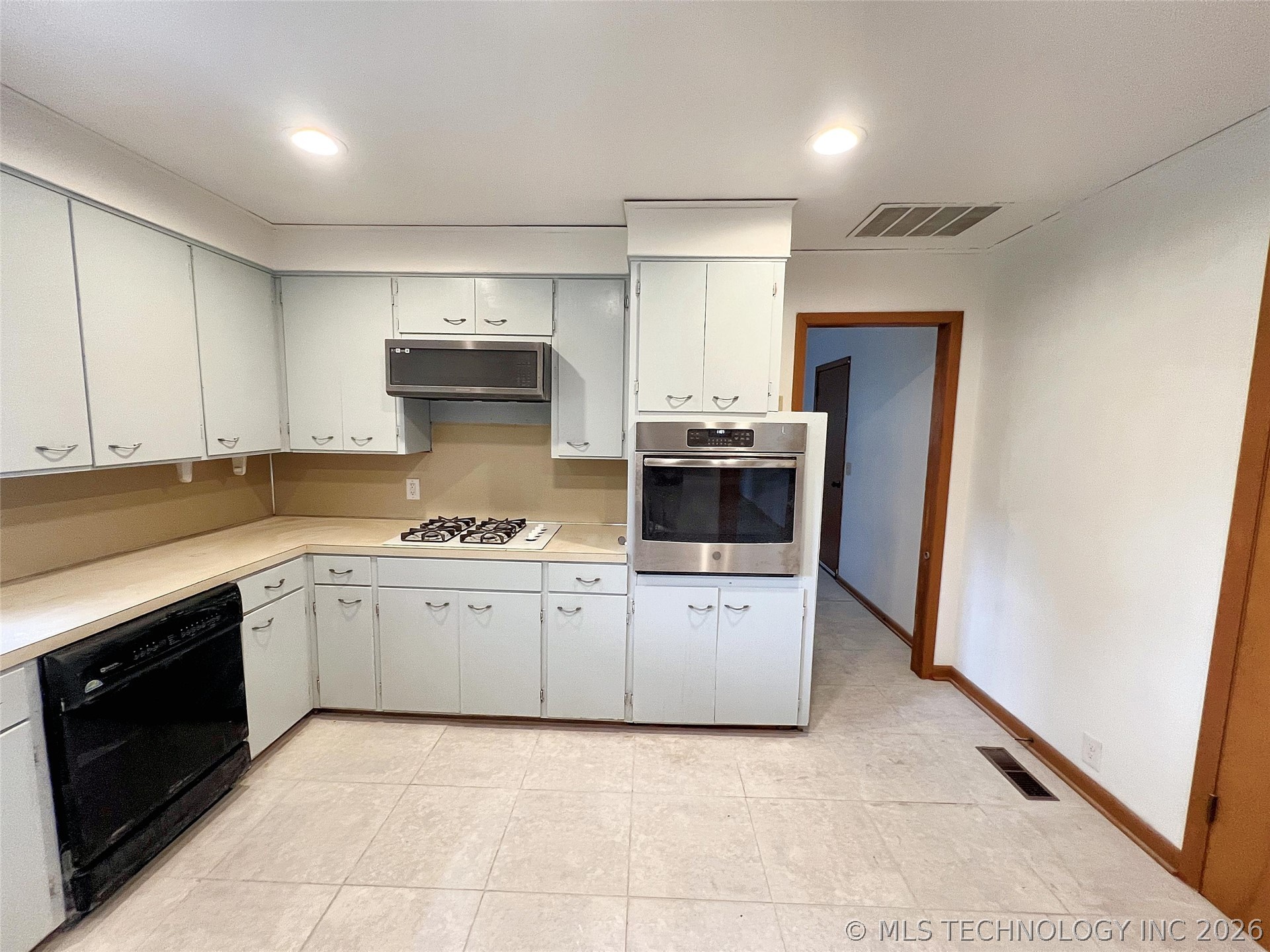 710 Victor Street Property Photo 16