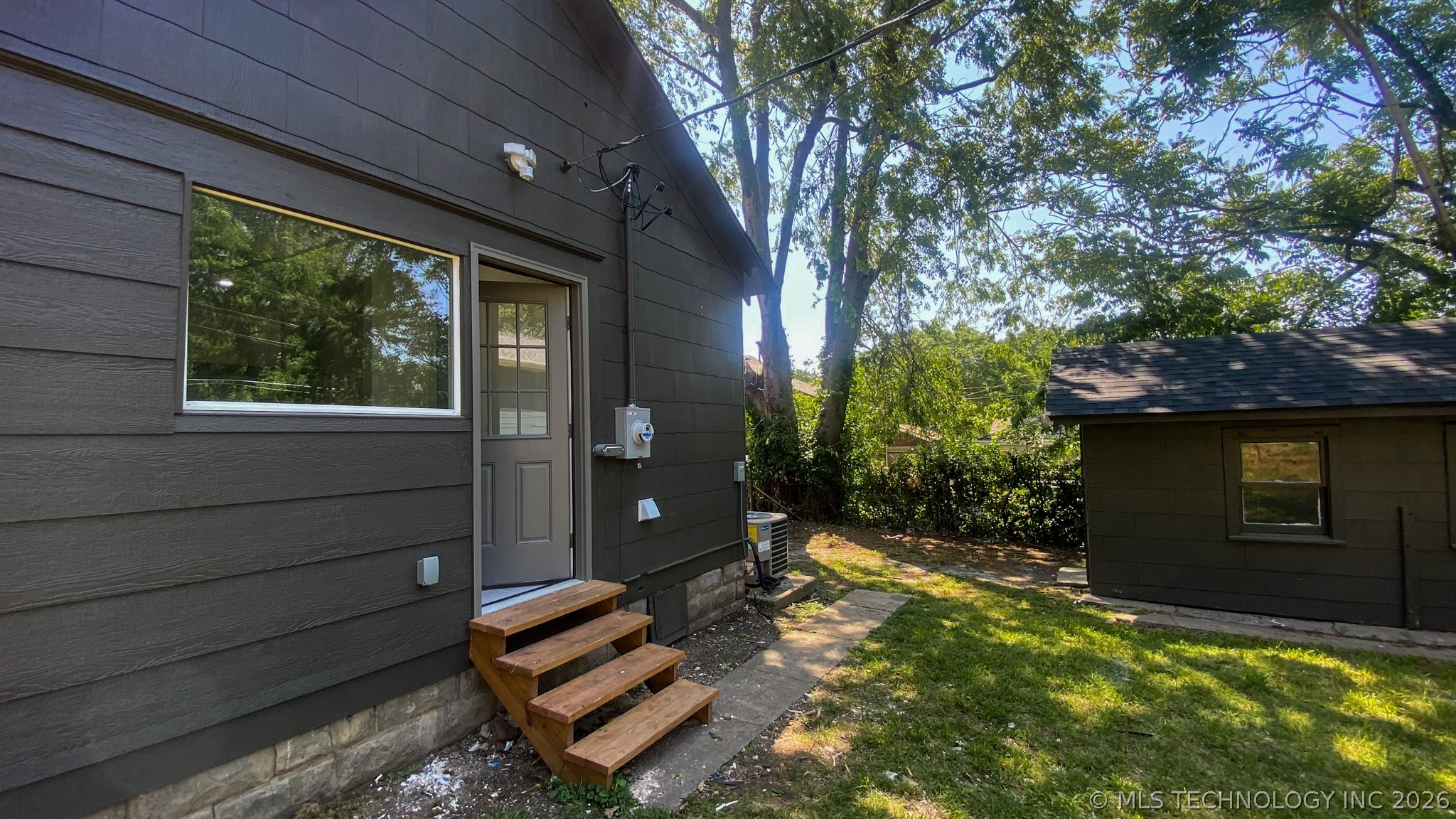 2217 E 12th Place Property Photo 16