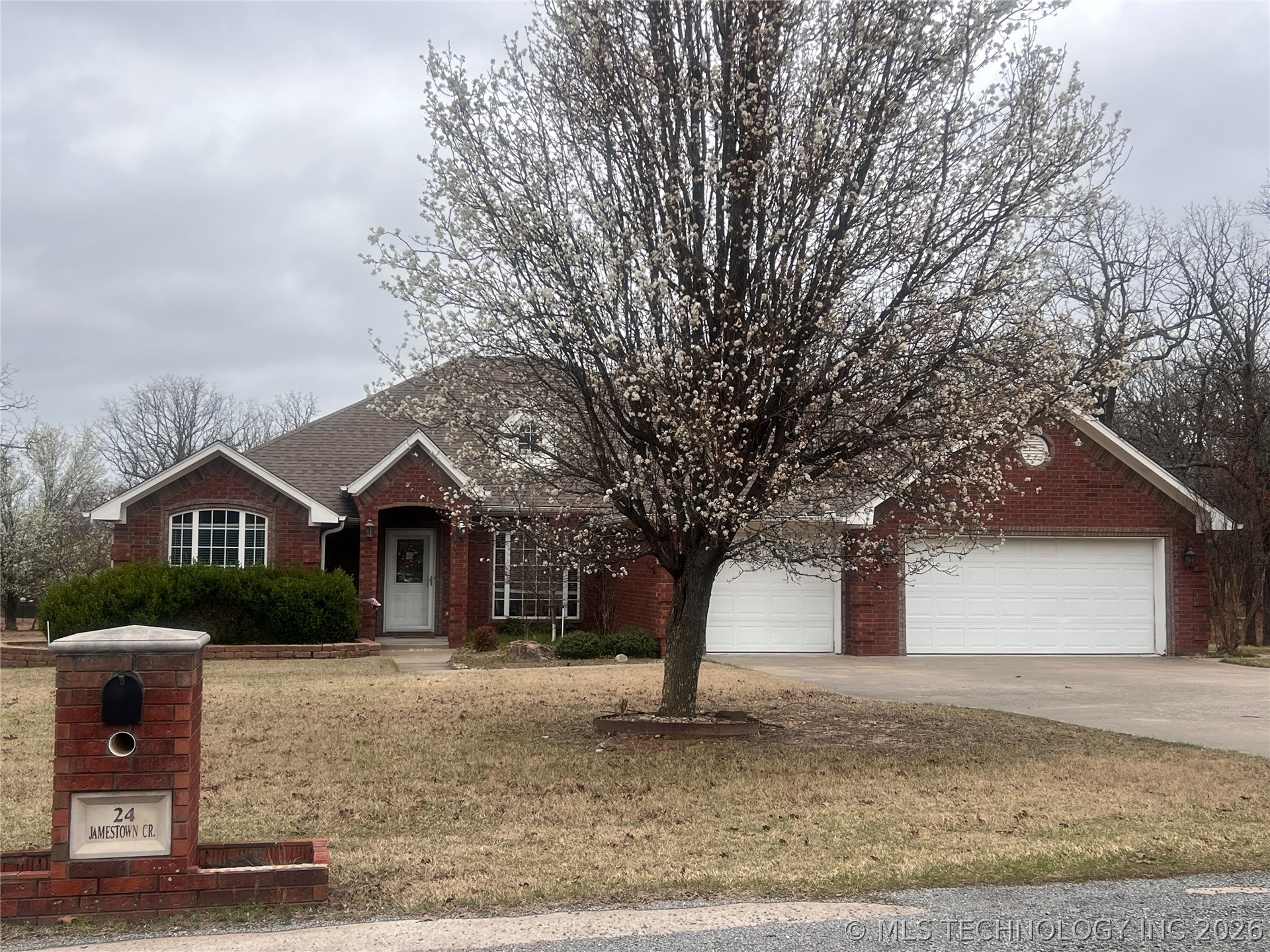 24 Jamestown Circle Property Photo 1