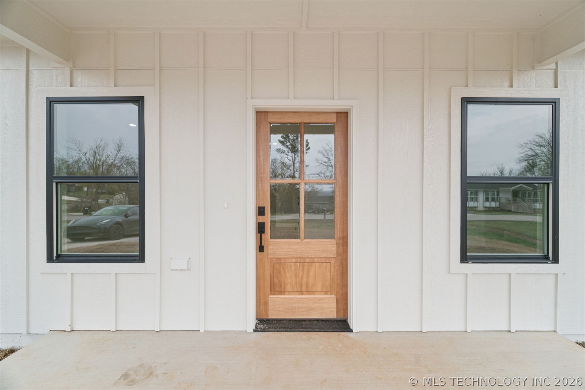 1417 E Scenic Bluff Property Photo 2