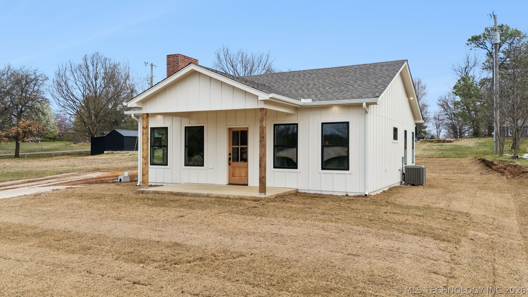 1417 E Scenic Bluff Property Photo 3