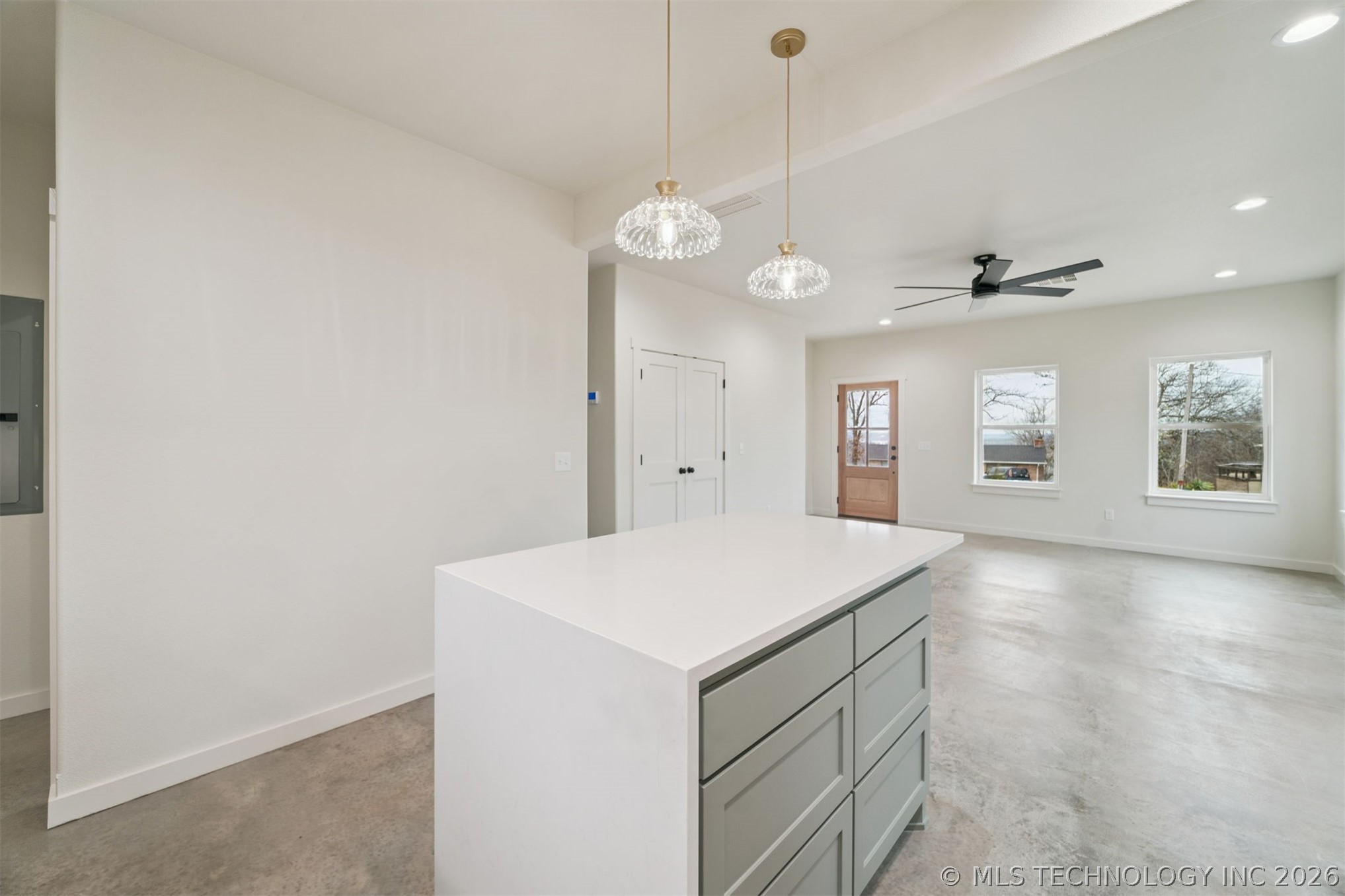 1417 E Scenic Bluff Property Photo 6