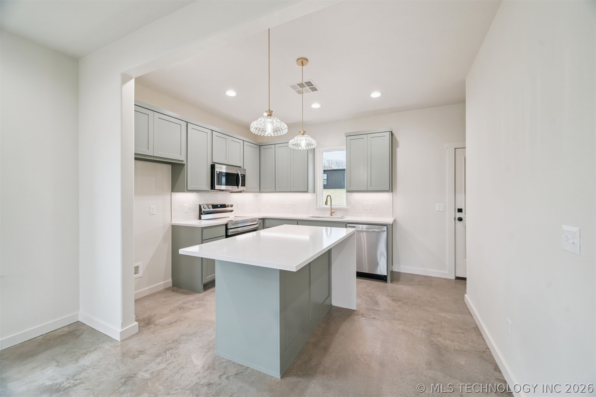 1417 E Scenic Bluff Property Photo 8