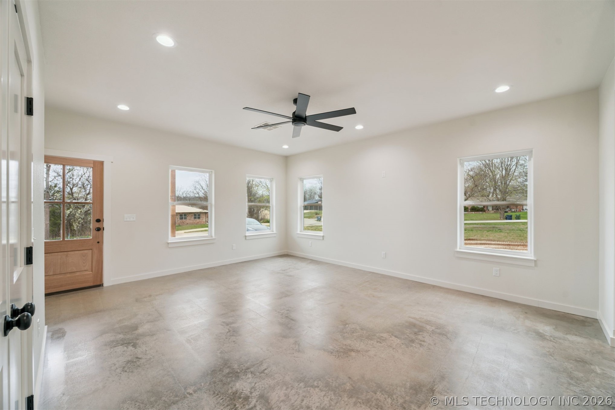 1417 E Scenic Bluff Property Photo 10
