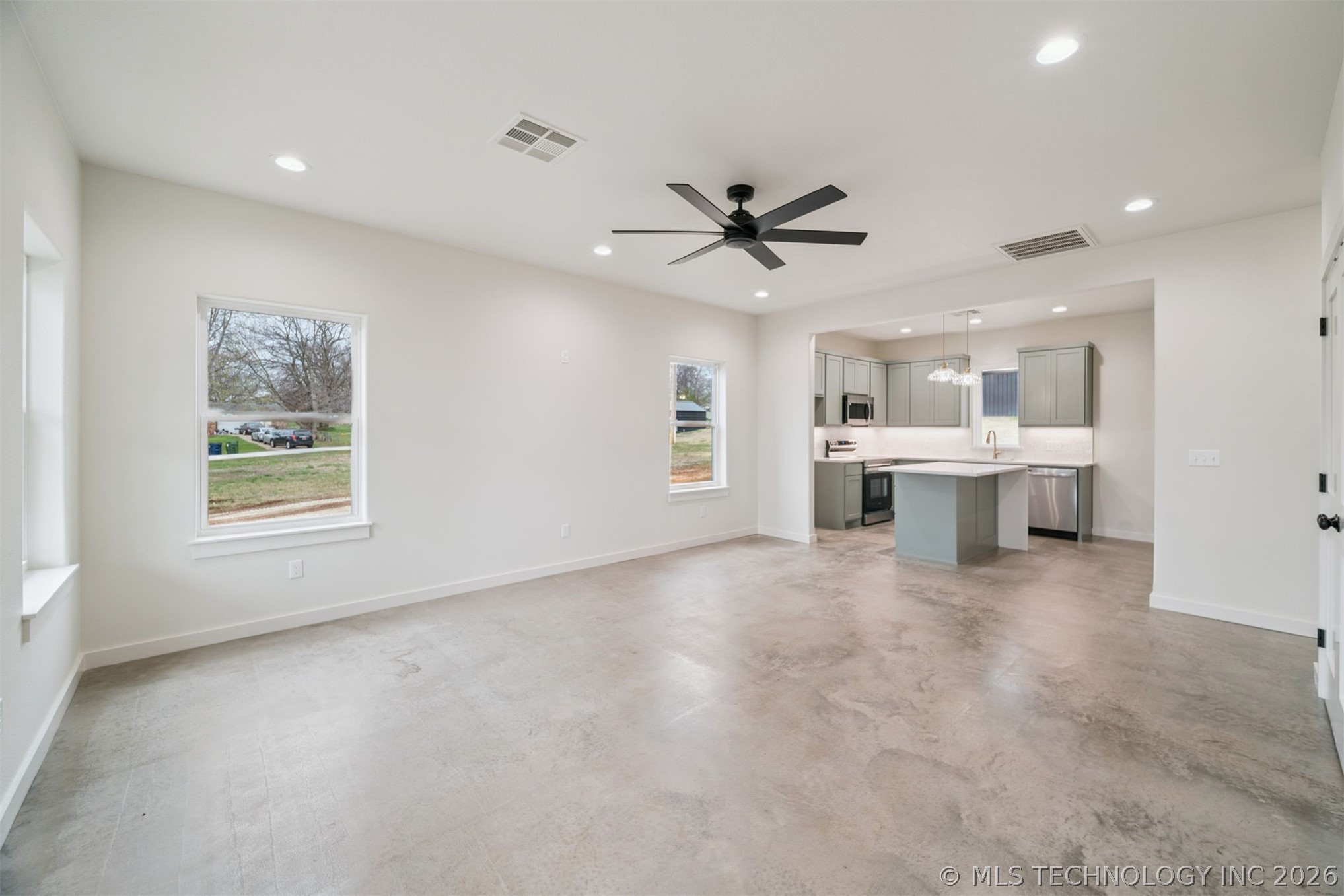 1417 E Scenic Bluff Property Photo 11