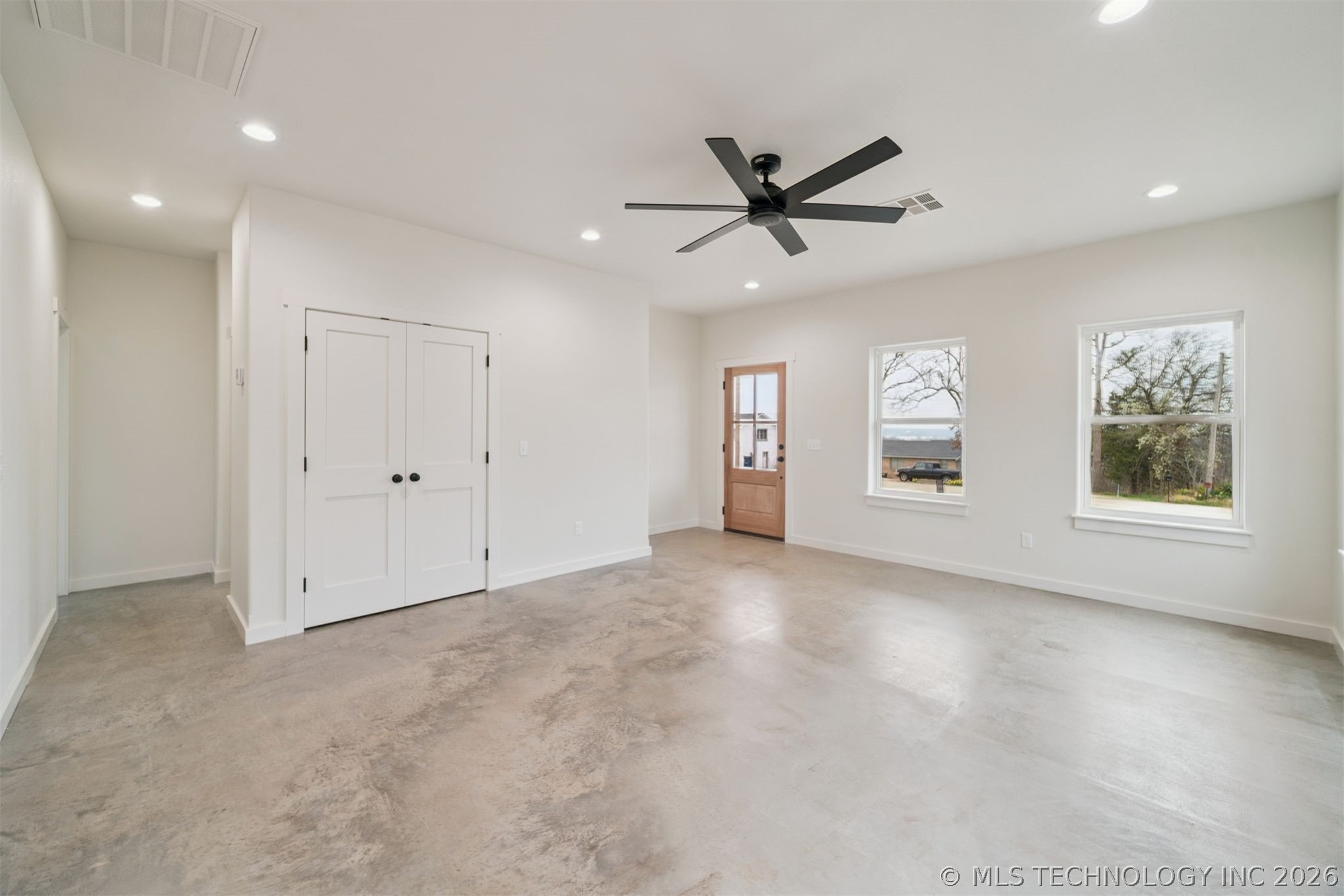 1417 E Scenic Bluff Property Photo 12