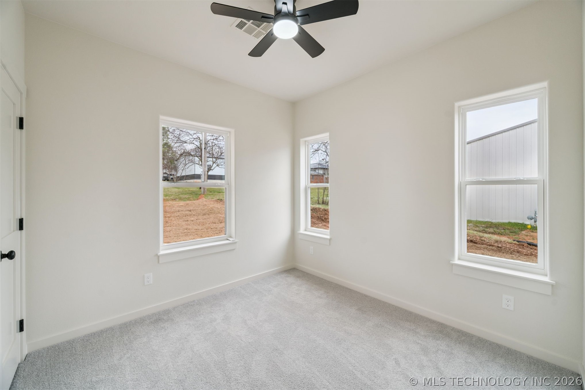 1417 E Scenic Bluff Property Photo 13