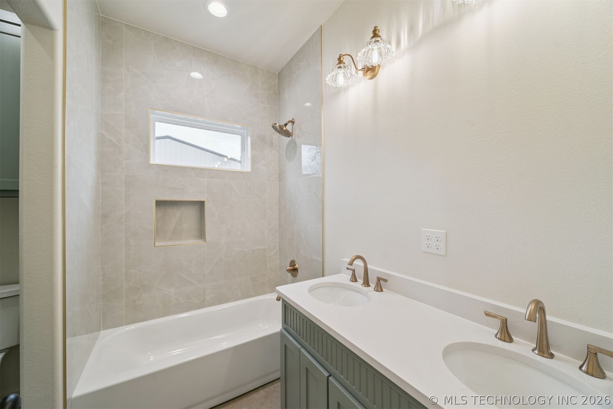 1417 E Scenic Bluff Property Photo 16