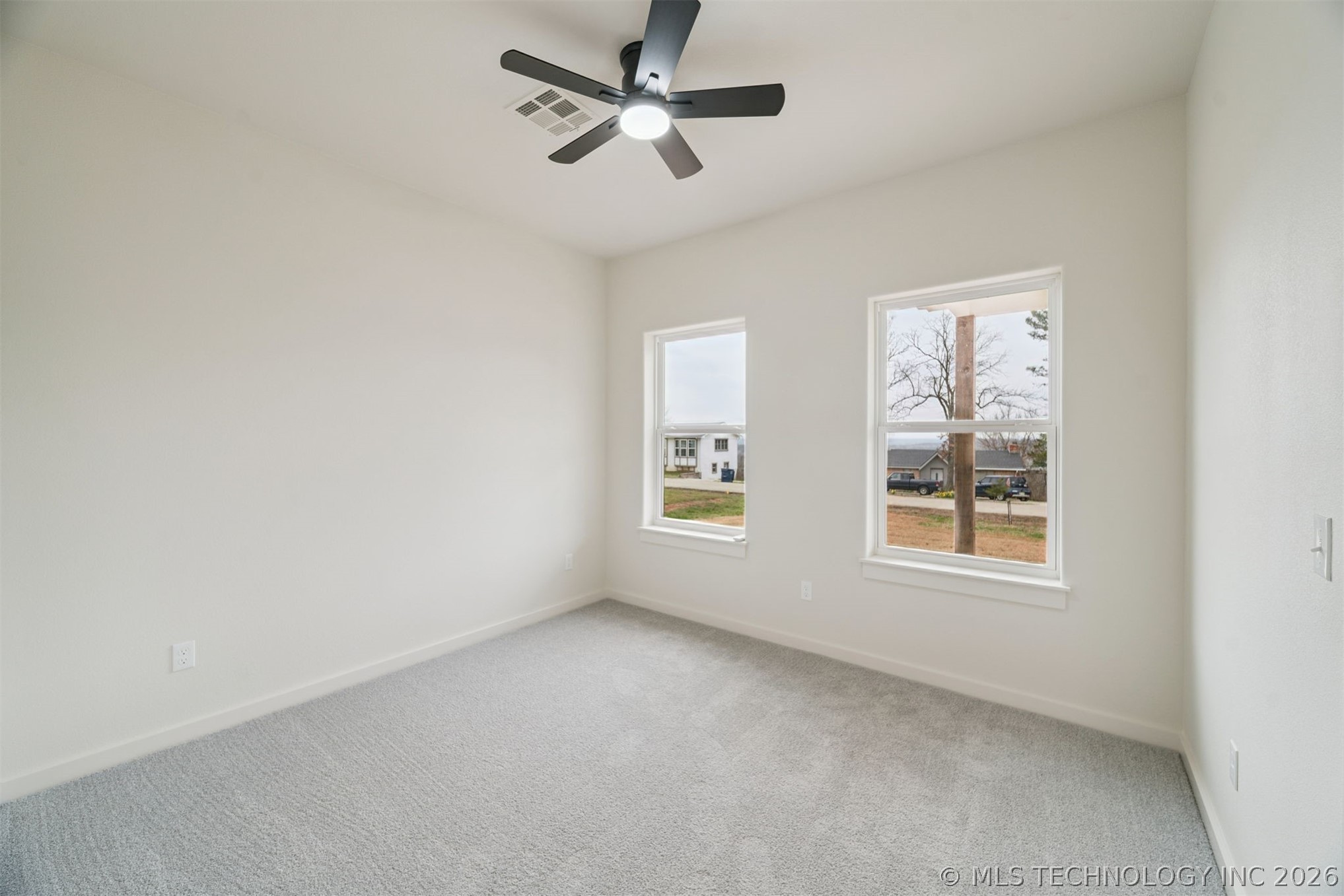 1417 E Scenic Bluff Property Photo 17