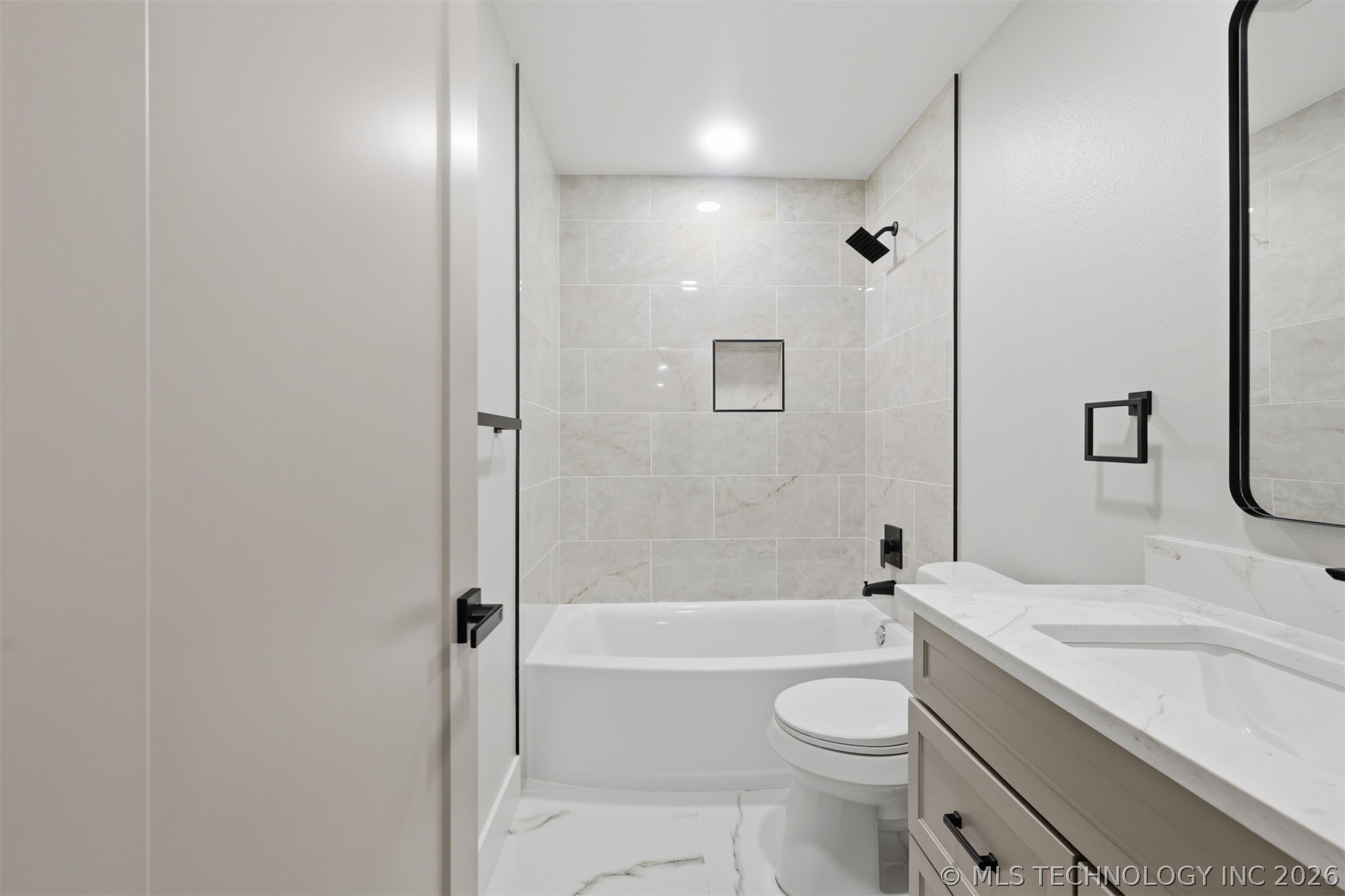2439 E 67th Street Property Photo 20