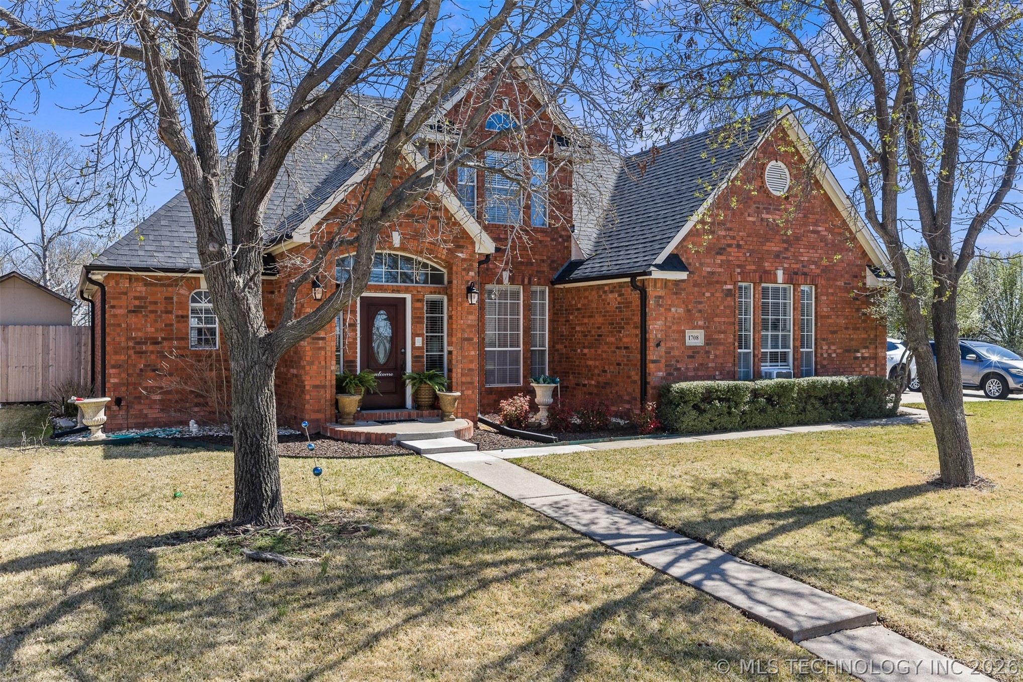 1708 Southern Hills Drive Property Photo 1
