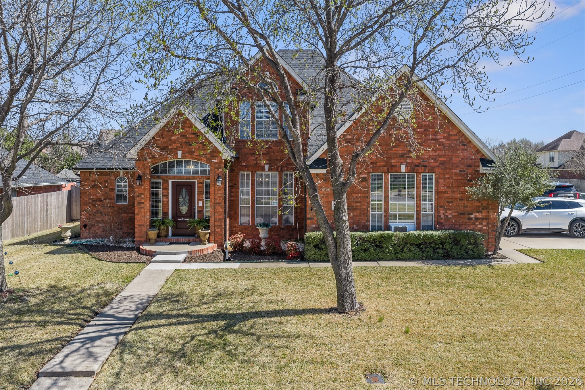 1708 Southern Hills Drive Property Photo 2