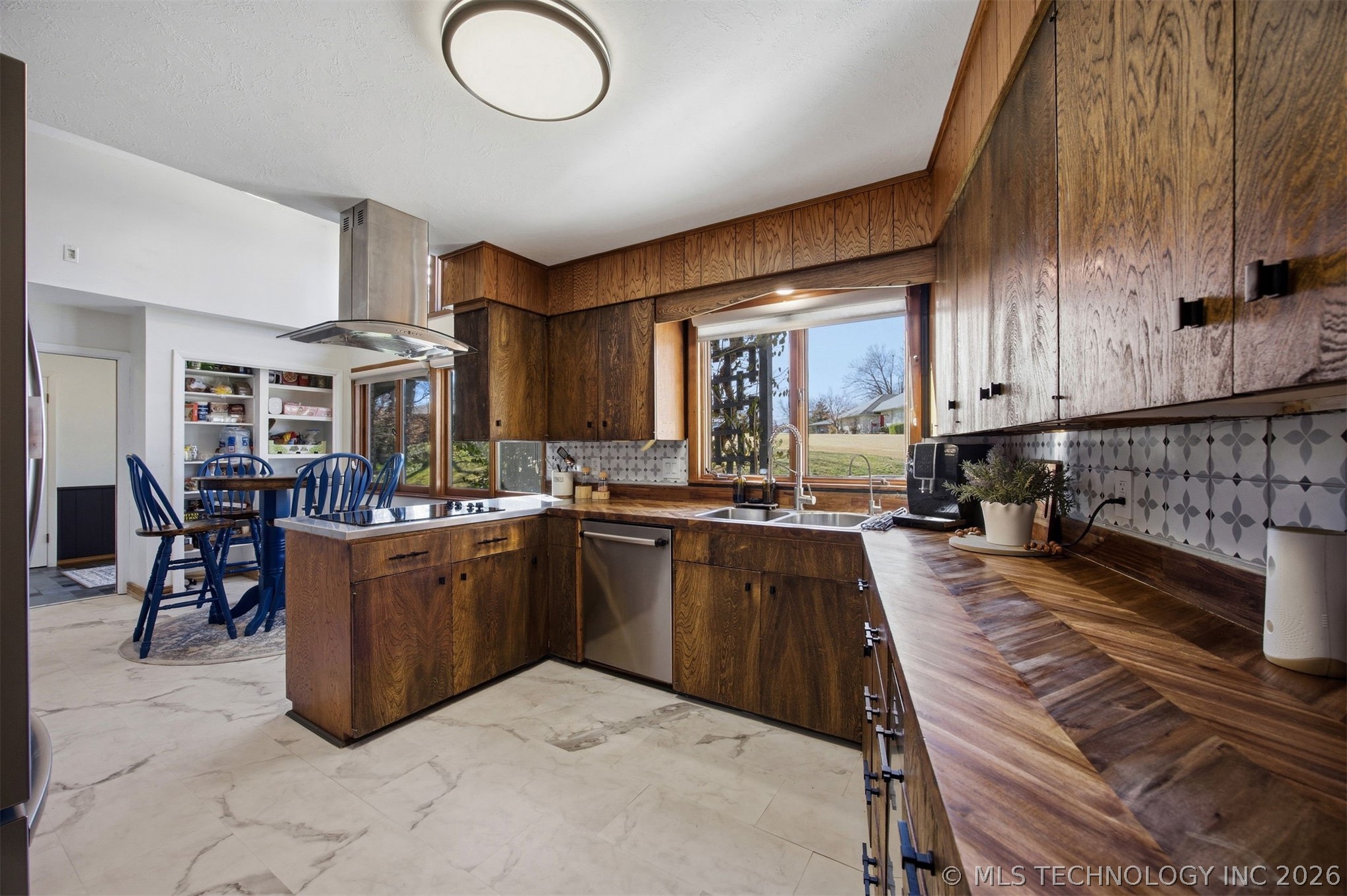 2108 Skyline Place Property Photo 6