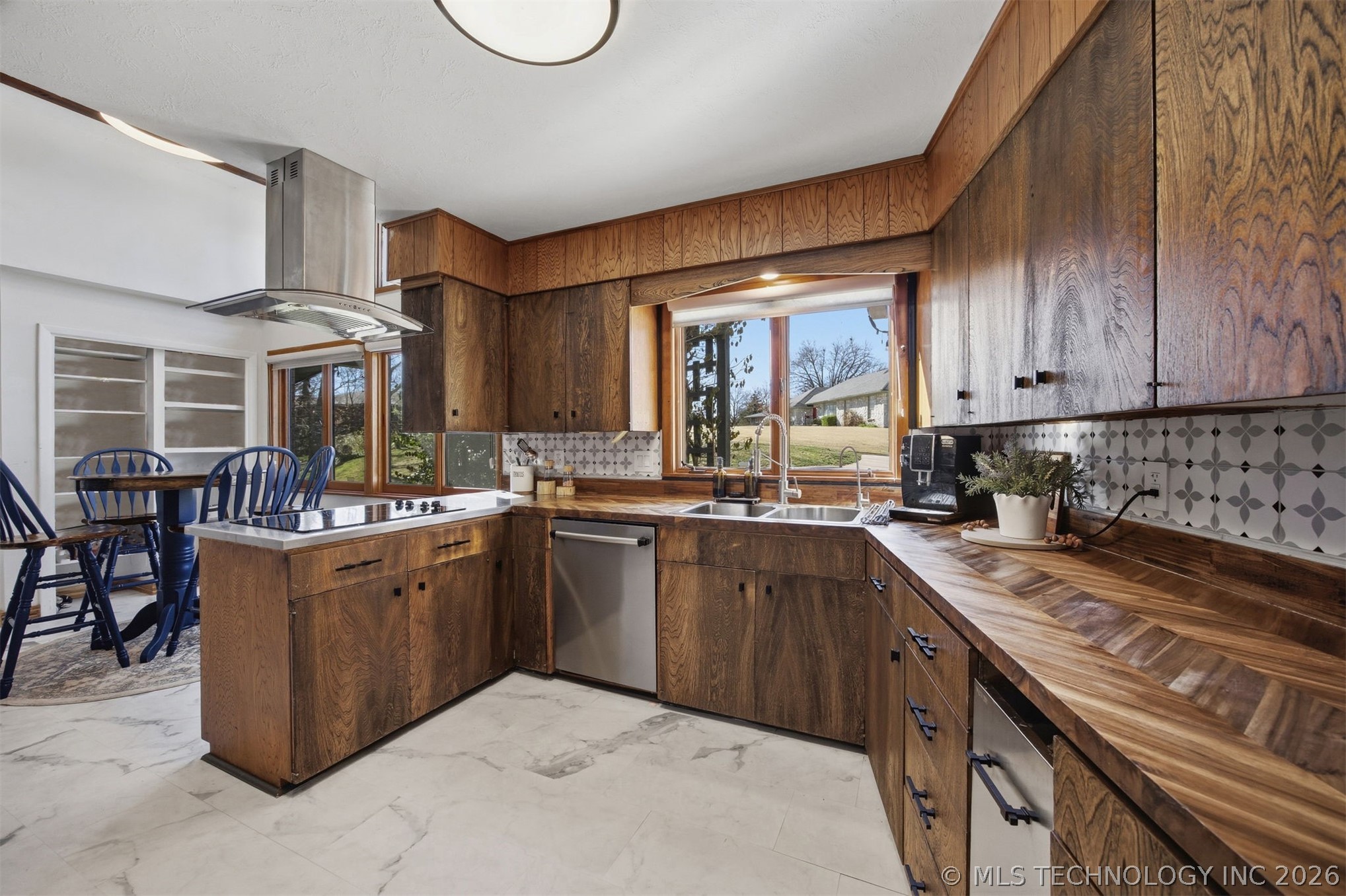 2108 Skyline Place Property Photo 9