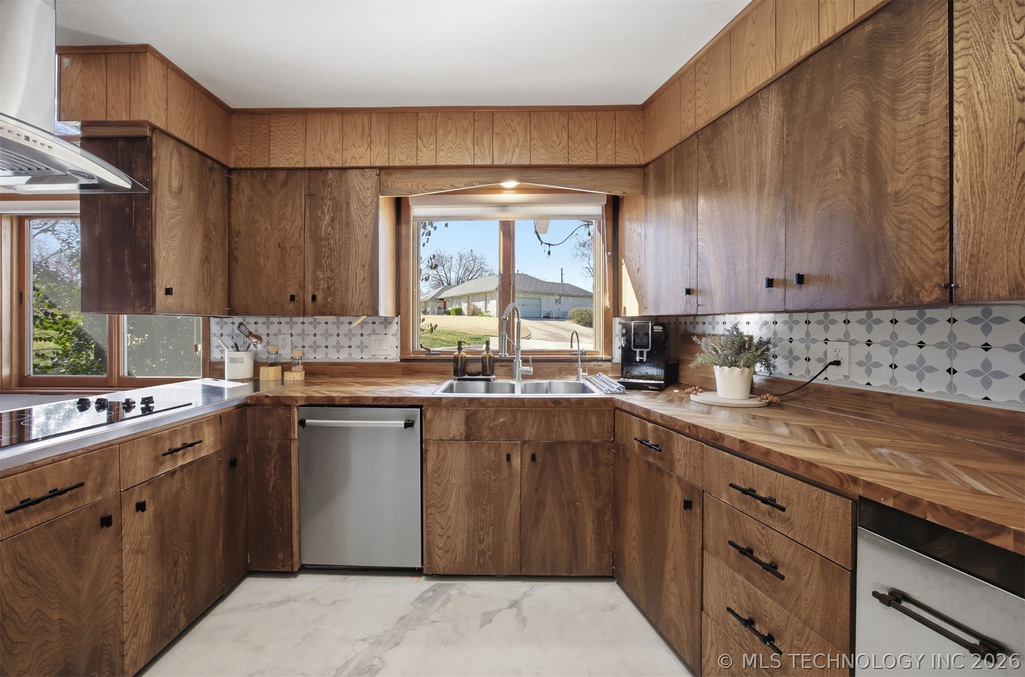 2108 Skyline Place Property Photo 10