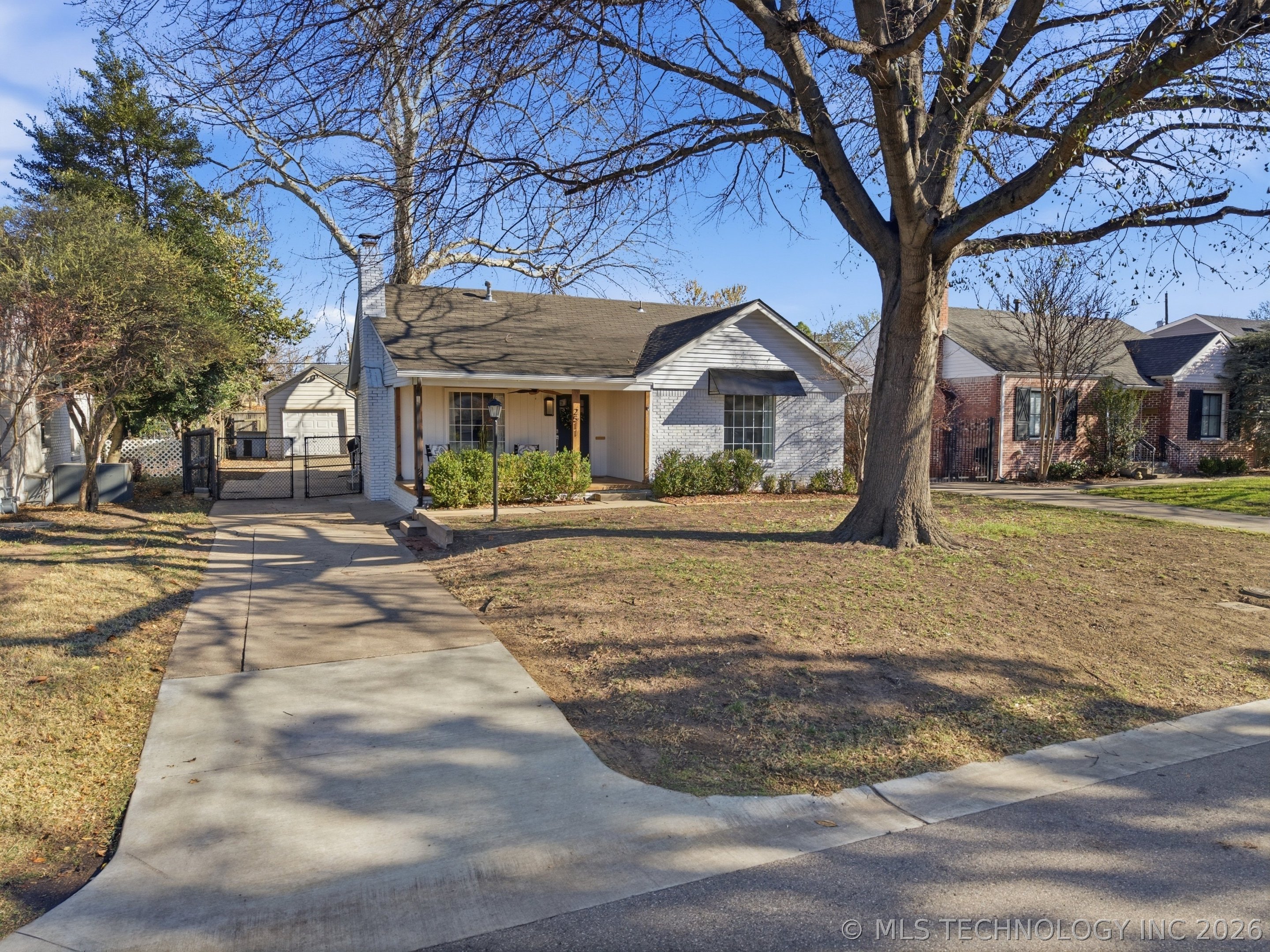 2511 E 17th Street Property Photo 2