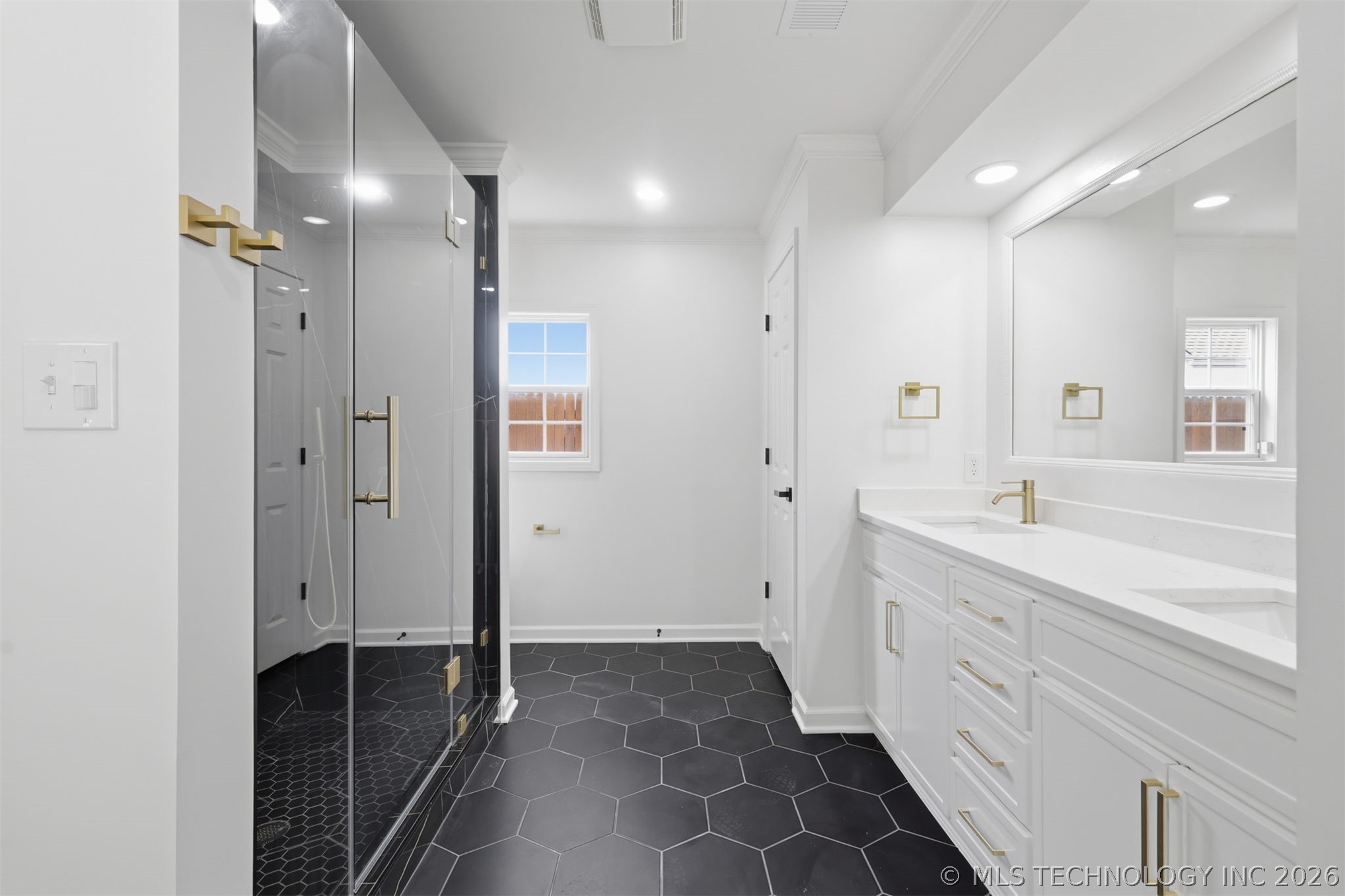 2538 E 17th Place Property Photo 19