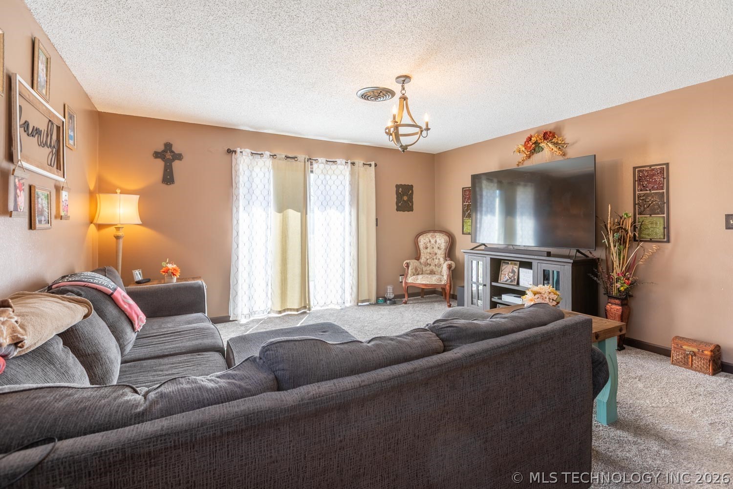 1524 Pineywood Property Photo 4