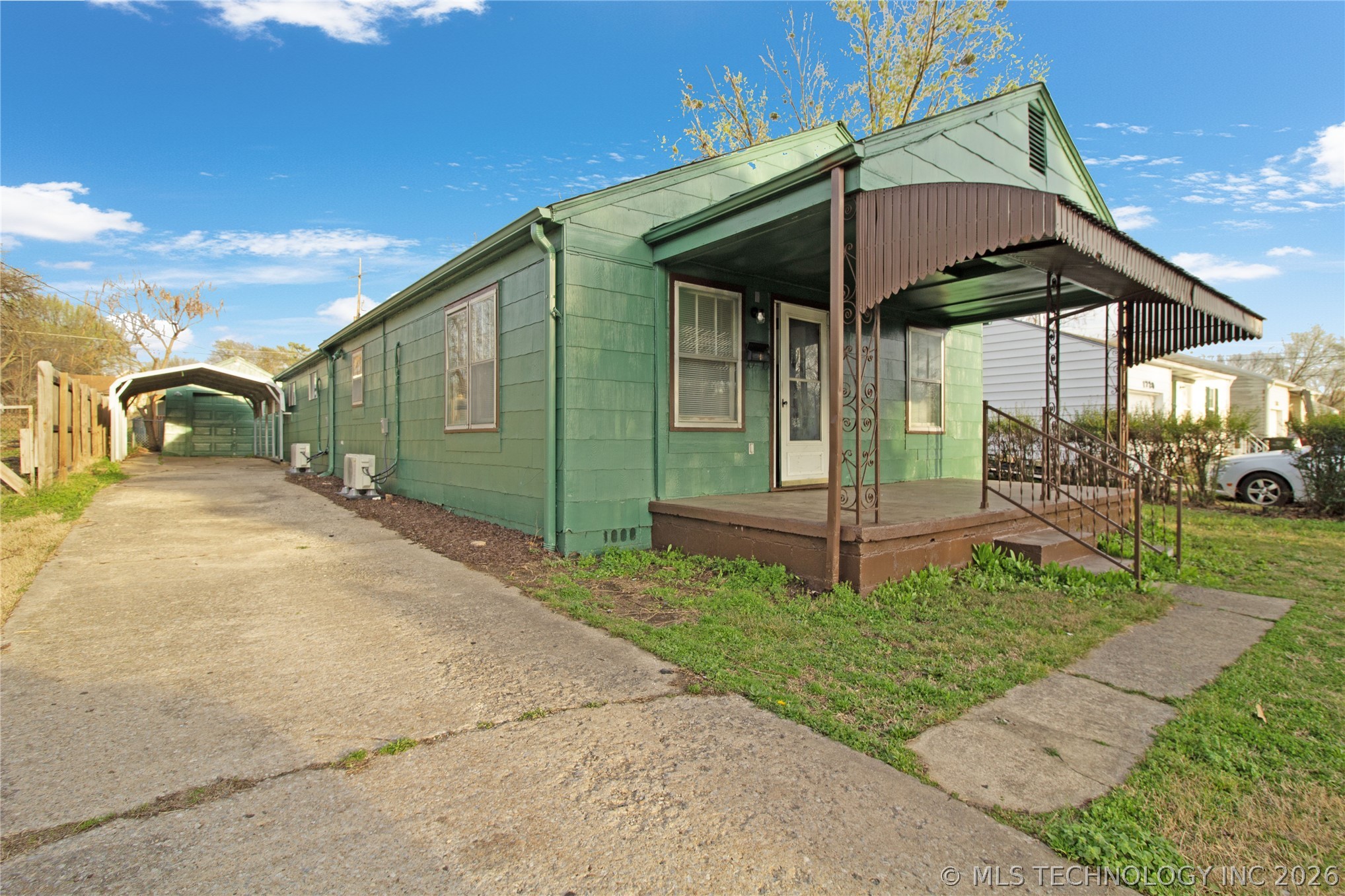 1714 S Armstrong Avenue Property Photo 2