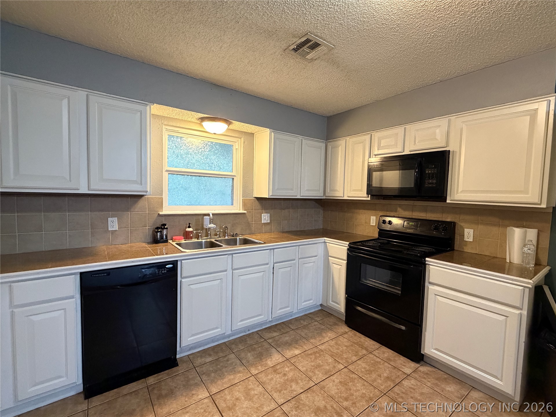 703 W Cedar Property Photo 5